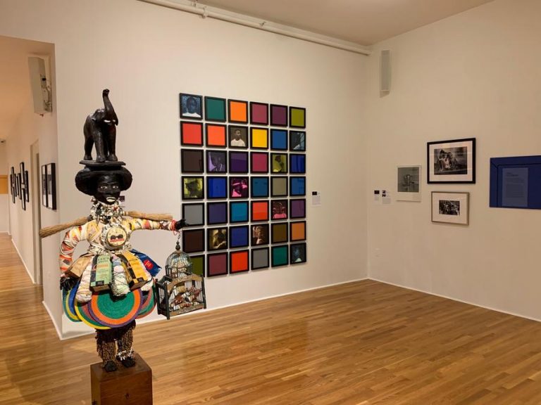 Mattatuck Museum presenteert “a FACE LIKE MINE”: met artiesten Kara Walker, Kerry James Marshall, Kehinde Wiley, Lorna Simpson, en meer die het Zwarte leven van de jaren 1920 tot heden weerspiegelt
